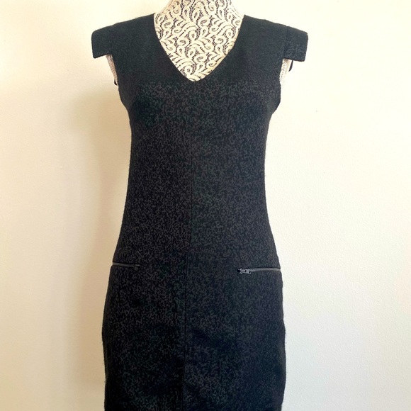 Form fitting formal black sheath dress with wool dotted pattern - Picture 1 of 5